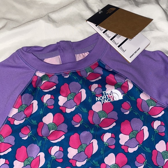 Infant The North Face Sunsuit - Picture 2 of 3